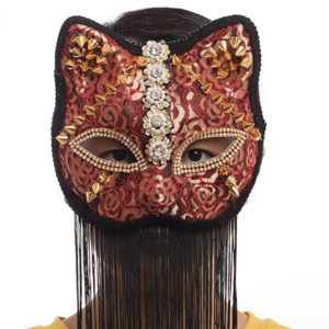 mascara de gato con borla y detalles burdeos